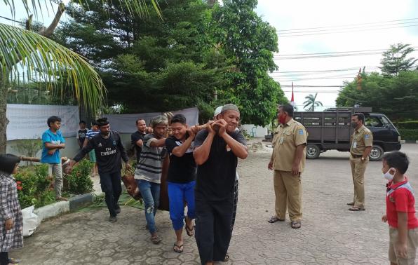 Potong Hewan Kurban, Keluarga Besar Bappeda Babel Bagikan Ke Masyarakat Sekitar, Anak Yatim Piatu dan Disabilitas