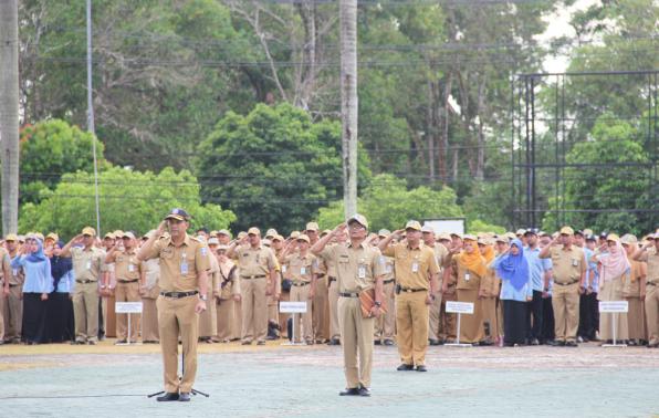Jadi Pembina Apel Mingguan, Fery Insani Sampaikan Kenaikan Pendapatan Tenaga Kontrak