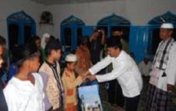 Wabup Santuni 40 Anak Yatim Piatu Telang Luar